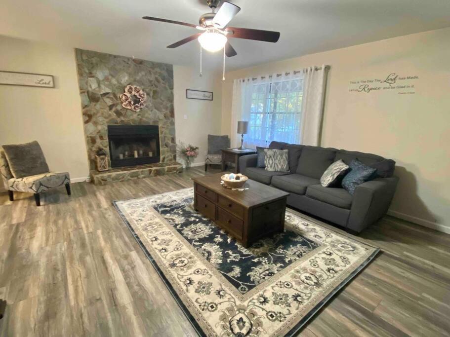Donna'S Charm: 3 Br/King-Suite/Pools/Golf Daphne Exterior photo